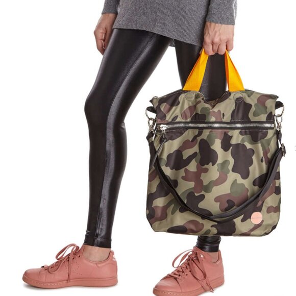 Shortylove Wonder Crossbody in Camo - Picture 5 of 7